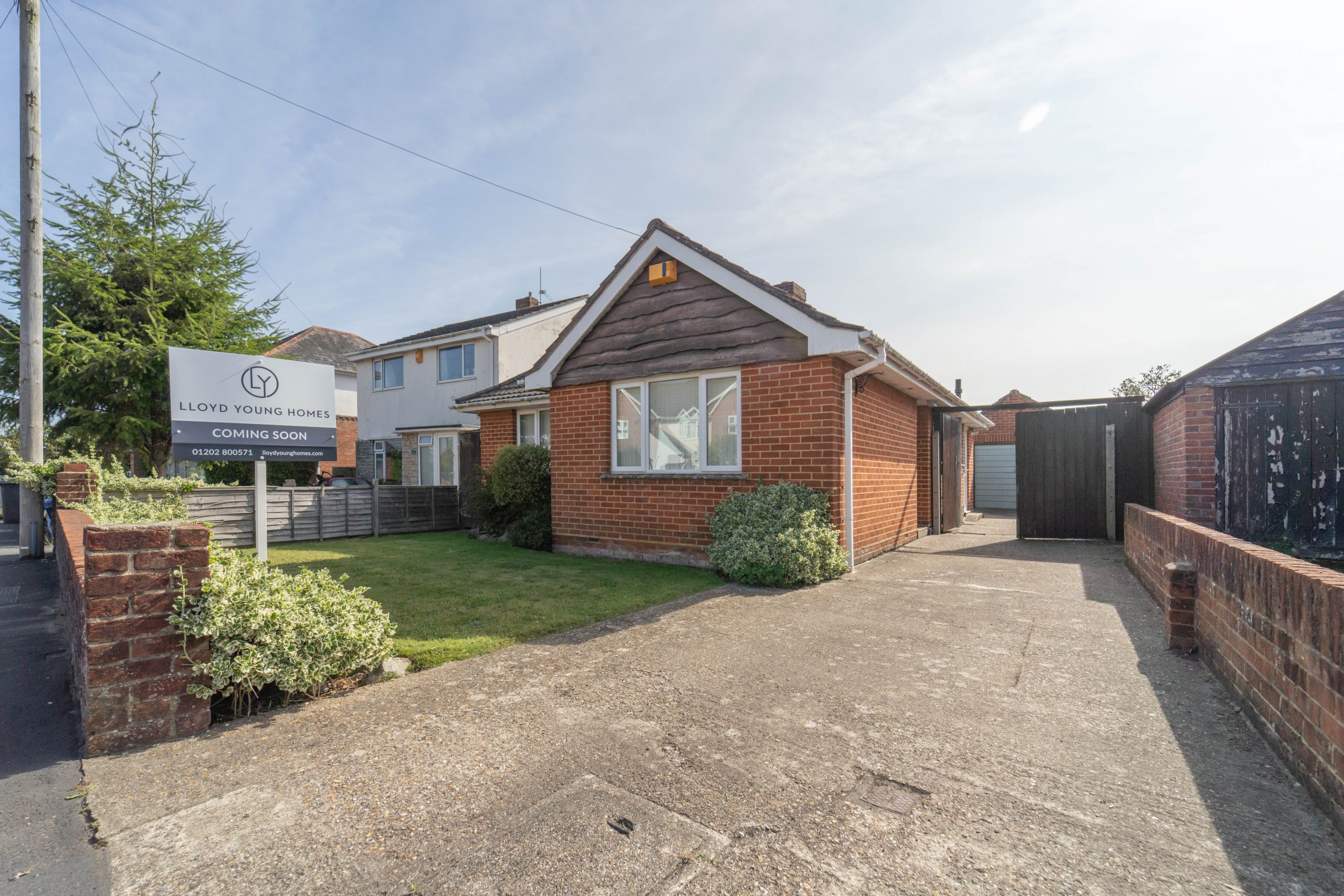 2 Bed Bungalow. Kinson Road, Bournemouth, BH10