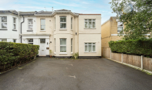 2 Bed Flat With Parking. Knyveton Road, Bournemouth BH1