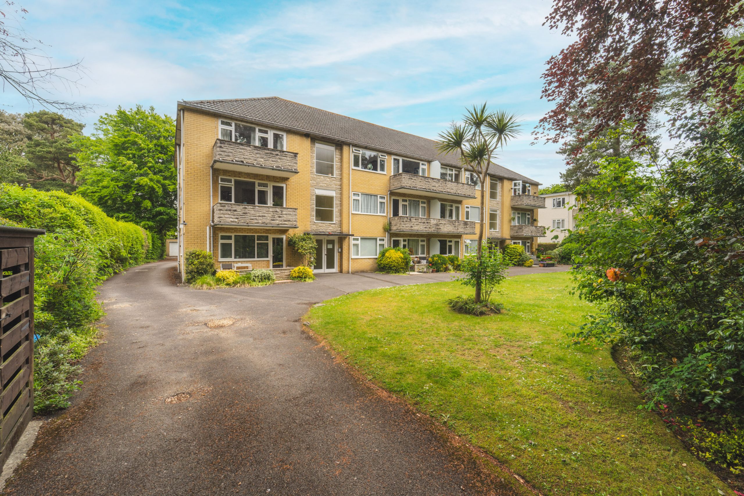 2 Bed Flat With Garage & Parking. Marlborough Road, Bournemouth BH4