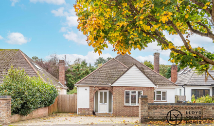 4 Bed Chalet With Driveway & Southerly Garden. Parkway Drive, Bournemouth BH8 9JW